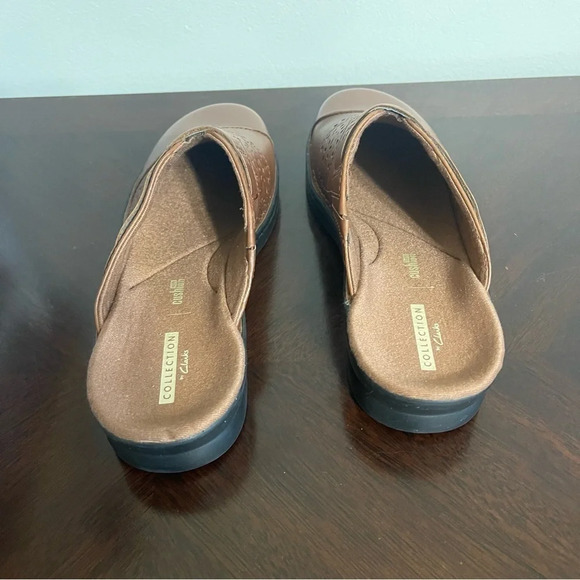 Clarks Collection Soft Cushion Slip On Brown Leather Shoes Womens Size 7.5 M - Picture 4 of 8
